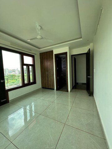 Room in 4 BHK Builder Floor at Vasant Kunj – for Rent