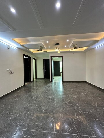 Room in 4 BHK Builder Floor at Vasant Kunj – for Rent