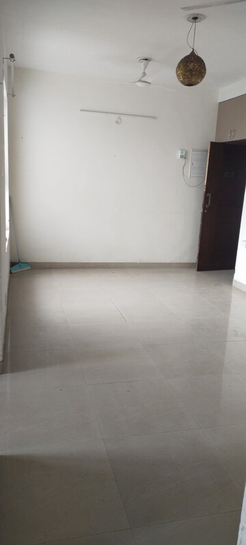 Room in 3 BHK Apartment at AC Tower, Sector 84 – for Rent
