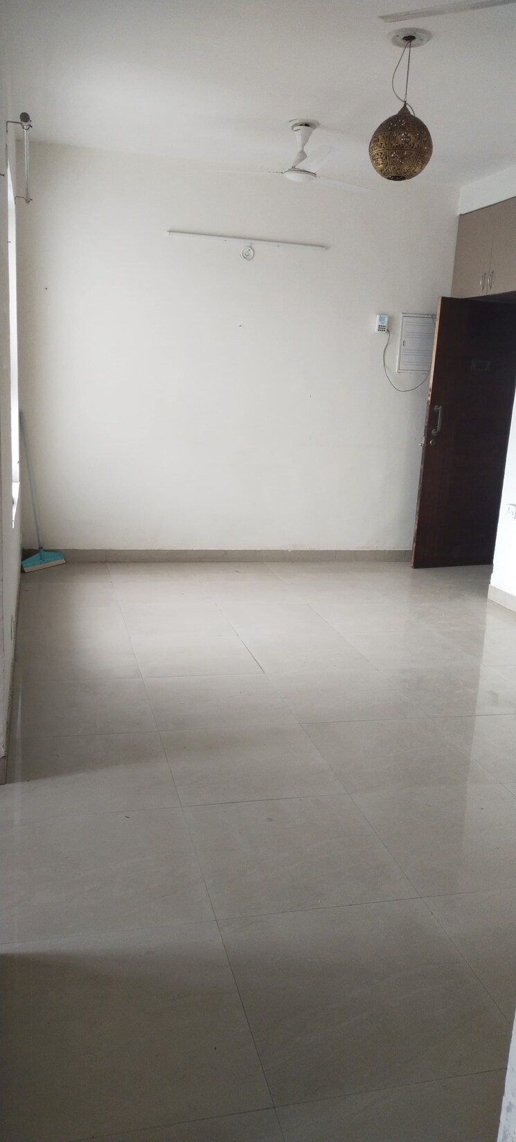 Room, ac-tower 3 Bedroom 1725 Sq.Ft. Apartment In Sector 84 Gurgaon 9130341