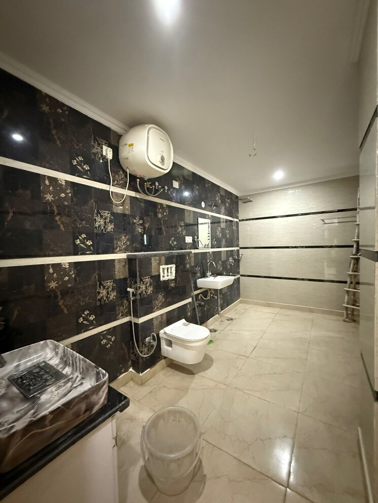 undefined, vasant kunj enclave 4 Bedroom 2000 Sq.Ft. Builder Floor In Vasant Kunj Enclave Delhi 9130353