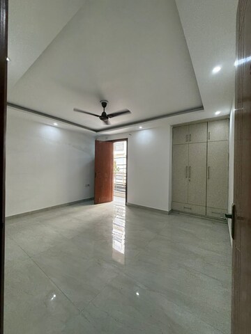 Room in 4 BHK Builder Floor at Vasant Kunj Enclave – for Rent