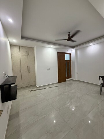 Room in 4 BHK Builder Floor at Vasant Kunj Enclave – for Rent