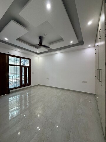 Room in 4 BHK Builder Floor at Vasant Kunj Enclave – for Rent