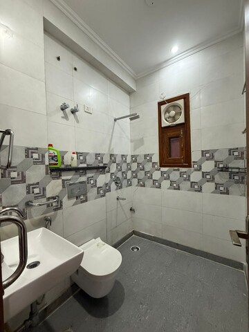 Team Area in 4 BHK Builder Floor at Vasant Kunj Enclave – for Rent