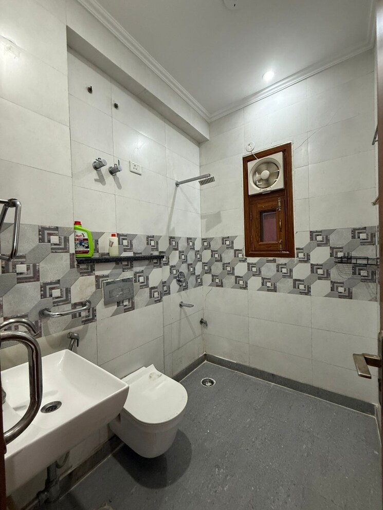 Team Area, vasant kunj enclave 4 Bedroom 2000 Sq.Ft. Builder Floor In Vasant Kunj Enclave Delhi 9130353