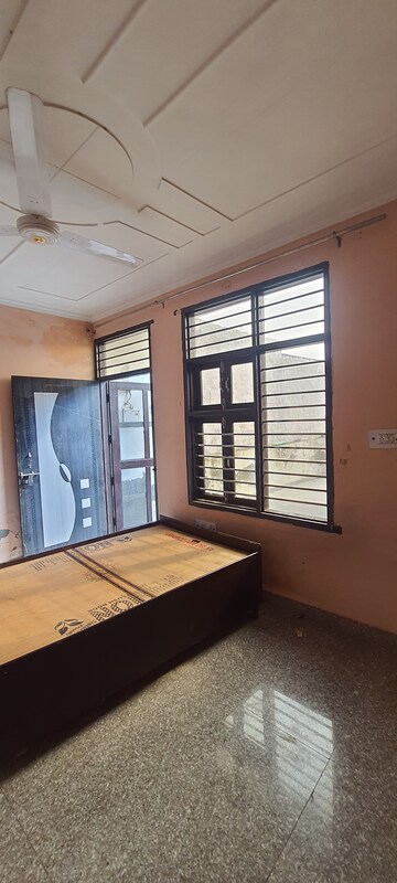 1.5 BHK Independent House For Rent in Sector 3