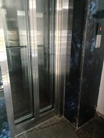 Building Lobby in 3 BHK Builder Floor at Unitech South City II, Sector 50 – for Rent