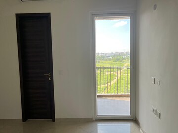 Room in 3 BHK Builder Floor at Smart World Orchard, Sector 61 – for Rent