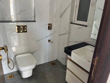 Bathroom in 3 BHK Builder Floor at Smart World Orchard, Sector 61 – for Rent