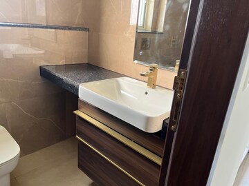 Bathroom in 3 BHK Builder Floor at Smart World Orchard, Sector 61 – for Rent