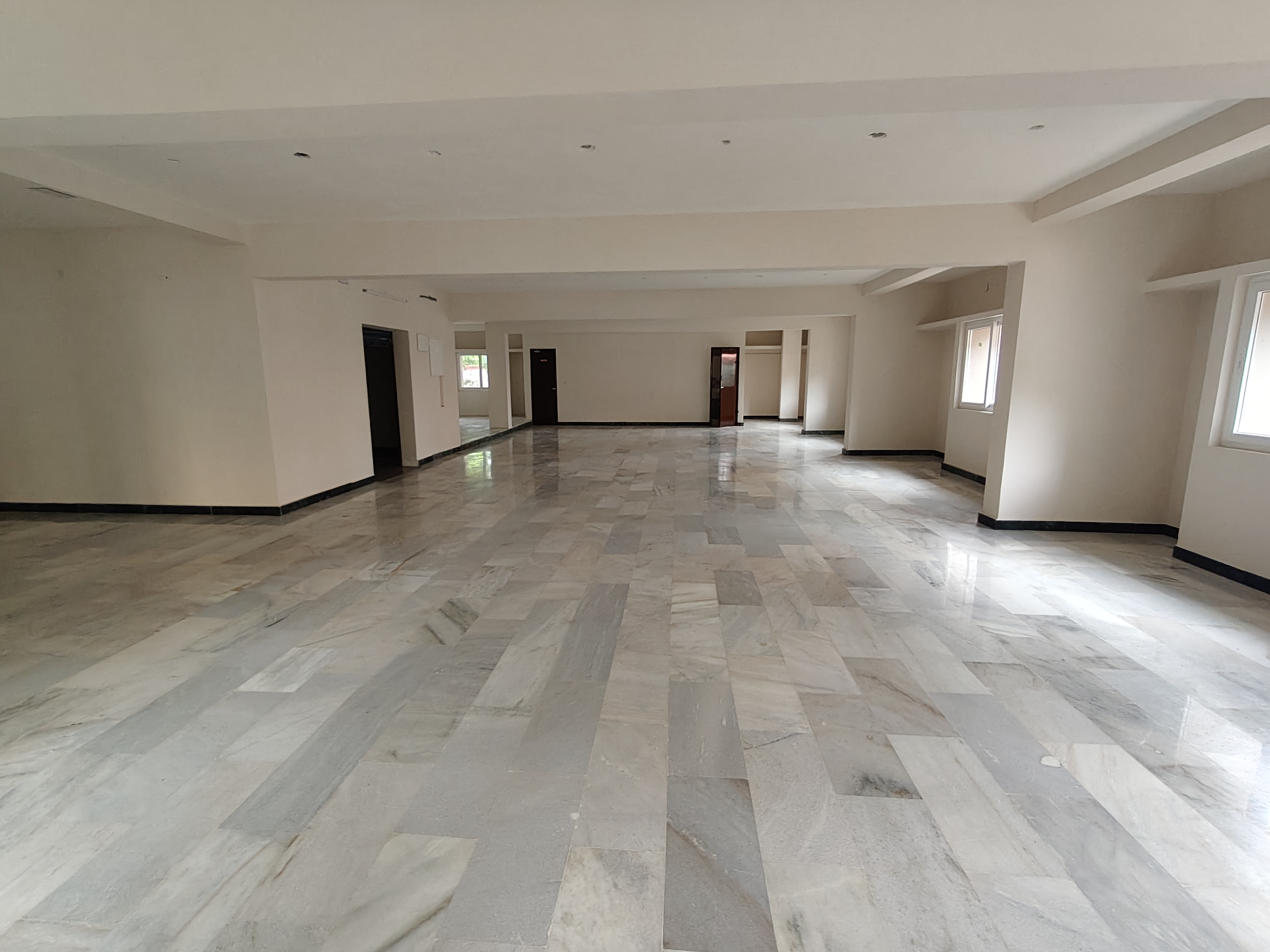 Office Space in IT/SEZ For Rent in Hall Type Office Gym