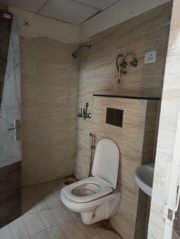 Bathroom in 2.5 BHK Apartment at Ajnara Ambrosia, Sector 118 – for Rent