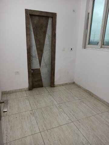 Study Room in 2.5 BHK Apartment at Ajnara Ambrosia, Sector 118 – for Rent