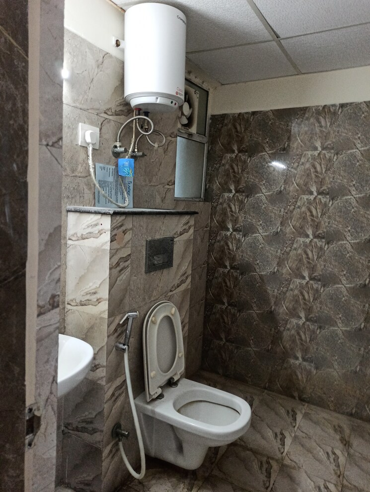 Bathroom, ajnara-ambrosia 2.5 Bedroom 1255 Sq.Ft. Apartment In Sector 118 Noida 9130512