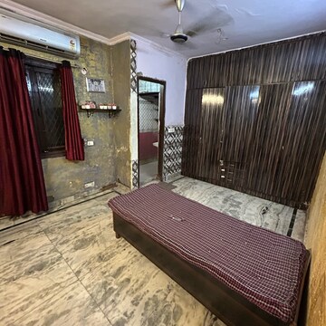 Bedroom in 1 BHK Builder Floor at Kotla Mubarakpur – for Rent