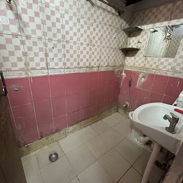 Bathroom in 1 BHK Builder Floor at Kotla Mubarakpur – for Rent