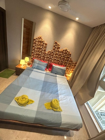 Bedroom in 1 BHK Apartment at Hiranandani Regent Hill, Powai – for Rent