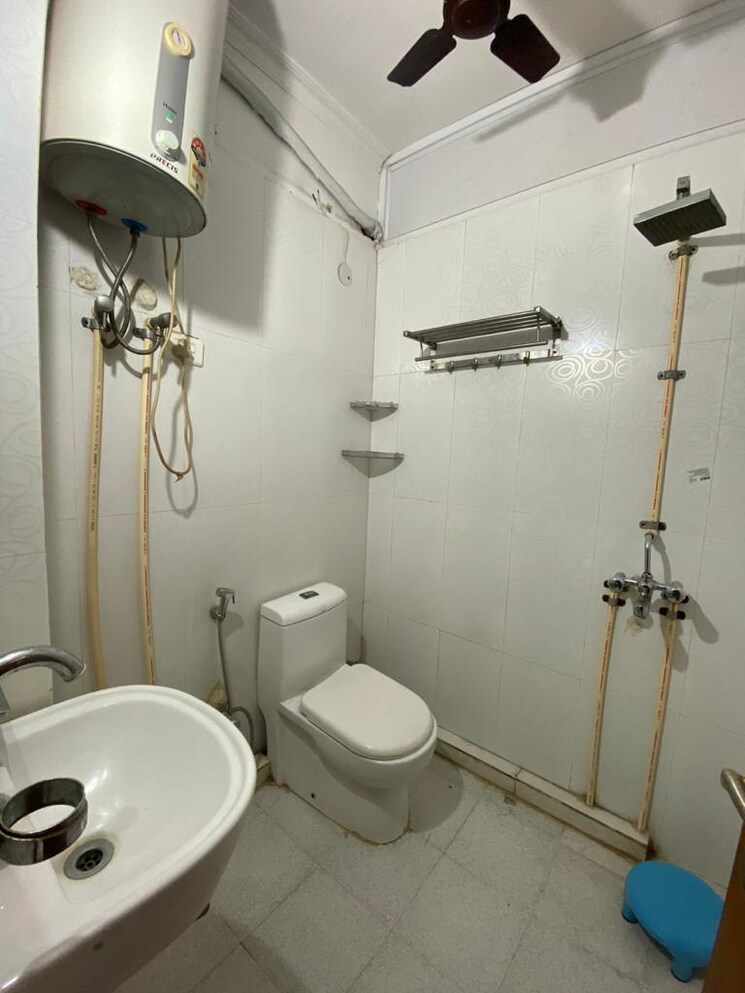 Bathroom, sector 52 2 Bedroom 1374 Sq.Ft. Builder Floor In Sector 52 Gurgaon 9130665