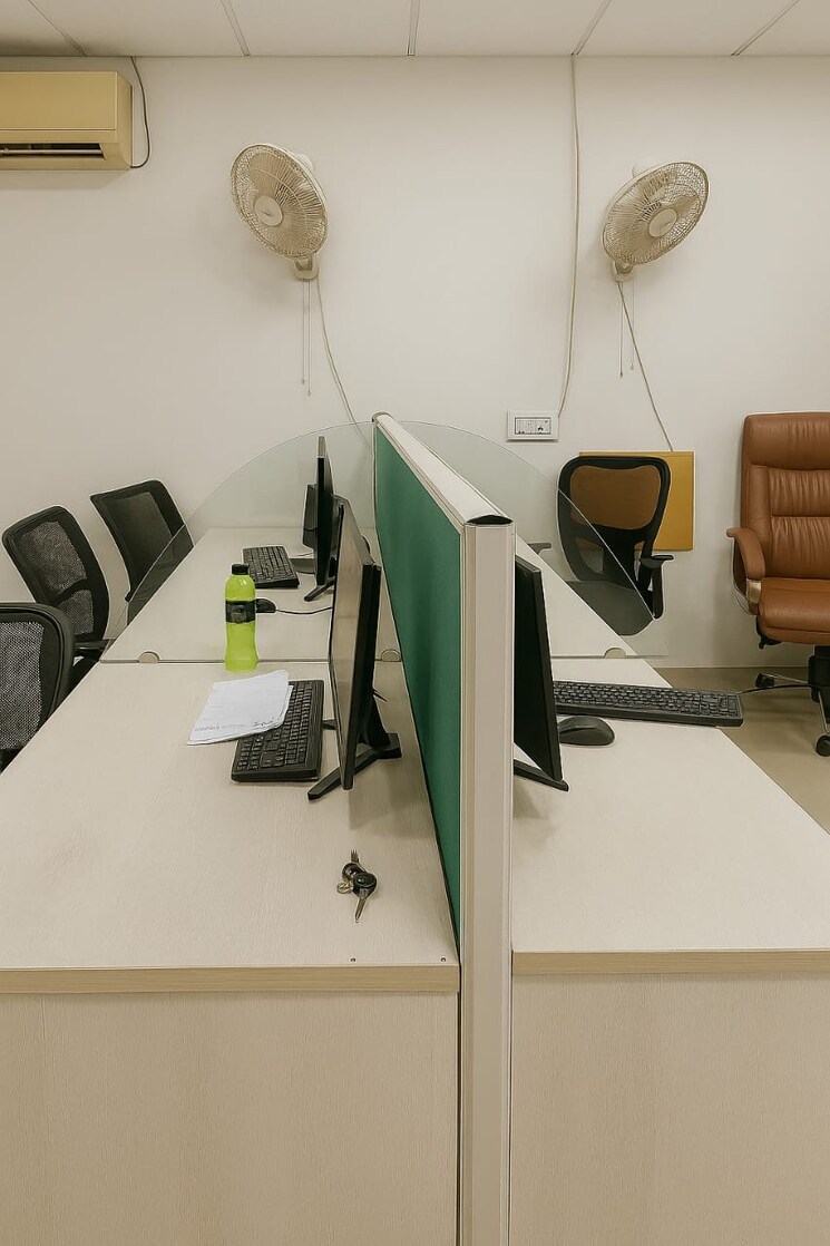 Team Area, sector 16 Commercial Office Space 600 Sq.Ft. In Sector 16 Noida 9130670