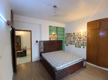 Bedroom in 2 BHK Builder Floor at Sector 38 – for Rent