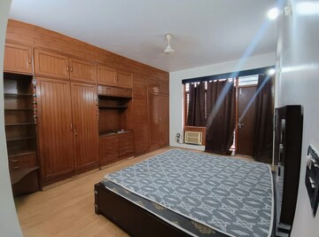 Bedroom in 2 BHK Builder Floor at Sector 38 – for Rent