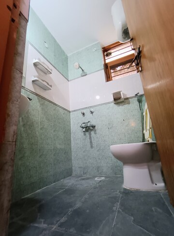 Furnished Amenities in 2 BHK Builder Floor at Sector 38 – for Rent