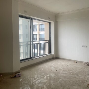 Room in 1 BHK Apartment at Sheth Avante, Mumbai Central Suburbs – for Rent