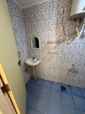 Bathroom in 2 BHK Builder Floor at Prabhu Kunj Indiranagar, Indiranagar – for Rent