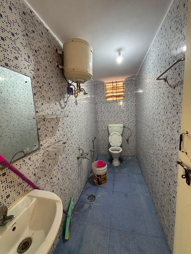 Bathroom, prabhu-kunj-indiranagar 2 Bedroom 1400 Sq.Ft. Builder Floor In Indiranagar Bangalore 9130785