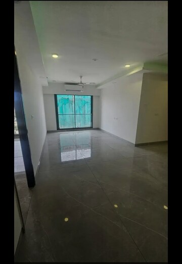 Room in 2.5 BHK Apartment at Bharat Arize, Goregaon West – for Rent