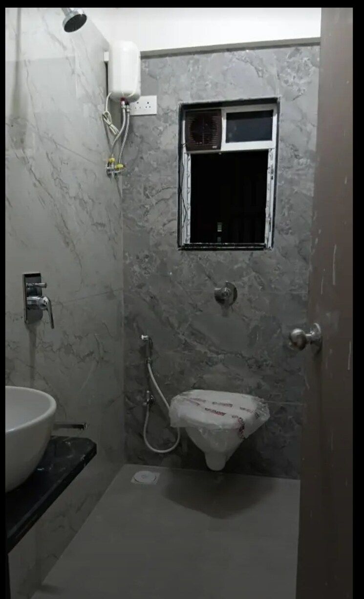 Bathroom, amar-kunj-goregaon-west 2 Bedroom 850 Sq.Ft. Apartment In Goregaon West Mumbai 9130831