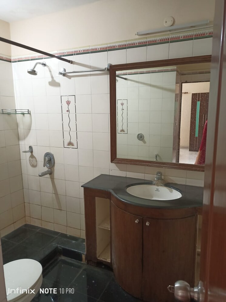 Bathroom, madhapur 3 Bedroom 2000 Sq.Ft. Apartment In Madhapur Hyderabad 9130846