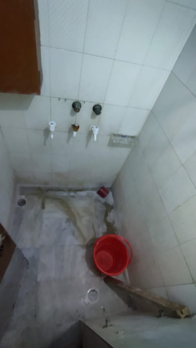 Bathroom, jasola vihar 2 Bedroom 650 Sq.Ft. Apartment In Jasola Vihar Delhi 9130845