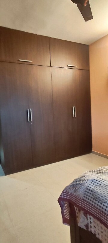 Room in 2.5 BHK Apartment at DLH Sorrento, Veera Desai Road – for Rent