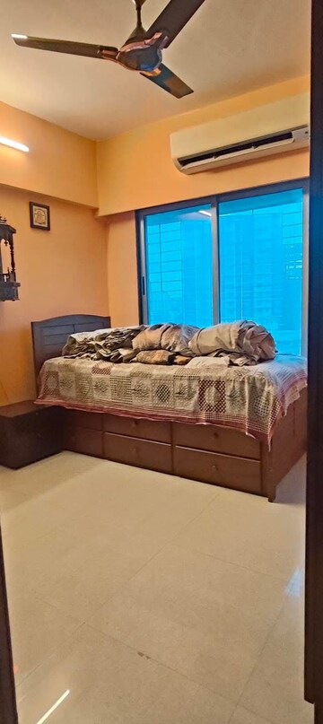 Bedroom in 2.5 BHK Apartment at DLH Sorrento, Veera Desai Road – for Rent
