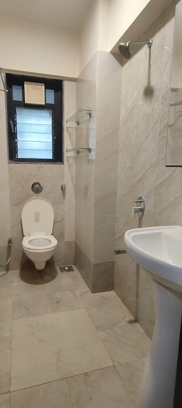 Bathroom, dlh-sorrento 2.5 Bedroom 1100 Sq.Ft. Apartment In Veera Desai Road Mumbai 9130913