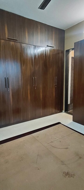 Bedroom in 2.5 BHK Apartment at DLH Sorrento, Veera Desai Road – for Rent