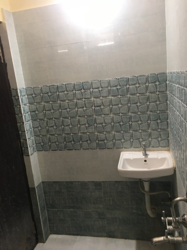 Bathroom, madhapur 2 Bedroom 1100 Sq.Ft. Apartment In Madhapur Hyderabad 9130920