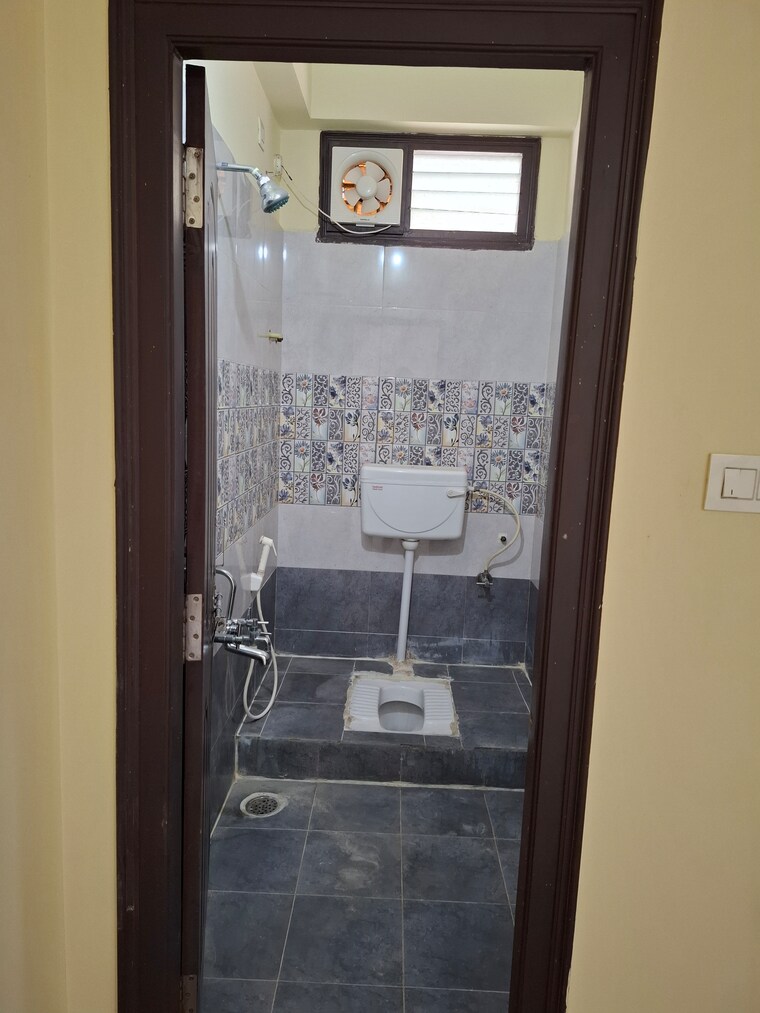 Bathroom, madhapur 2 Bedroom 1100 Sq.Ft. Apartment In Madhapur Hyderabad 9130920