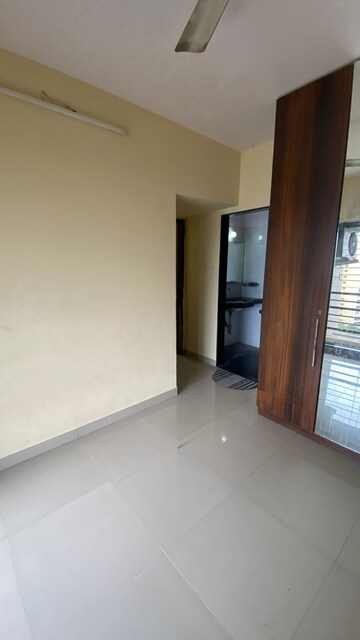 Room in 2 BHK Apartment at DB Orchid Suburbia, Kandivali West – for Rent