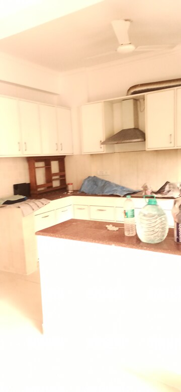 Staircase in 3 BHK Apartment at Abhinandan CGHS, Sector 51 – for Rent