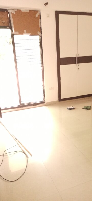 Furnished Amenities in 3 BHK Apartment at Abhinandan CGHS, Sector 51 – for Rent