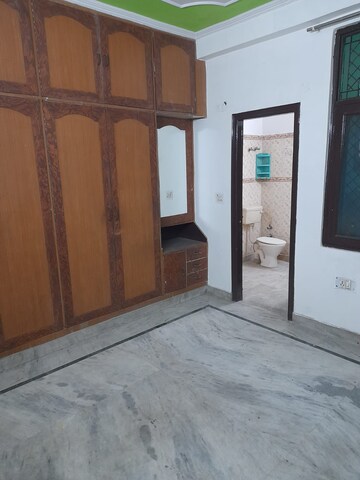 Room in 2 BHK Builder Floor at Vaishali Sector 5 – for Rent