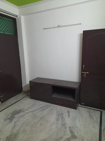 Room in 2 BHK Builder Floor at Vaishali Sector 5 – for Rent