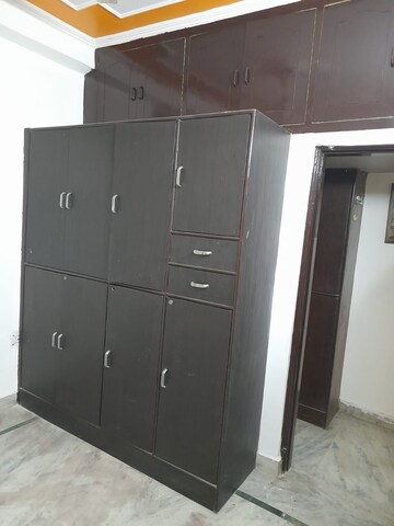 Room in 2 BHK Builder Floor at Vaishali Sector 5 – for Rent