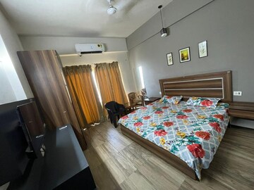 Bedroom in 1 BHK Apartment at Paramount Golfforeste, Zeta I Greater Noida – for Rent