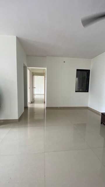 Room in 2 BHK Apartment at DB Orchid Suburbia, Kandivali West – for Rent