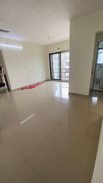 Room in 2 BHK Apartment at DB Orchid Suburbia, Kandivali West – for Rent