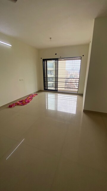 Room in 2 BHK Apartment at DB Orchid Suburbia, Kandivali West – for Rent